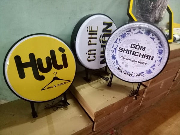 Làm Bảng Hiệu Hộp Đèn Mica Đẹp