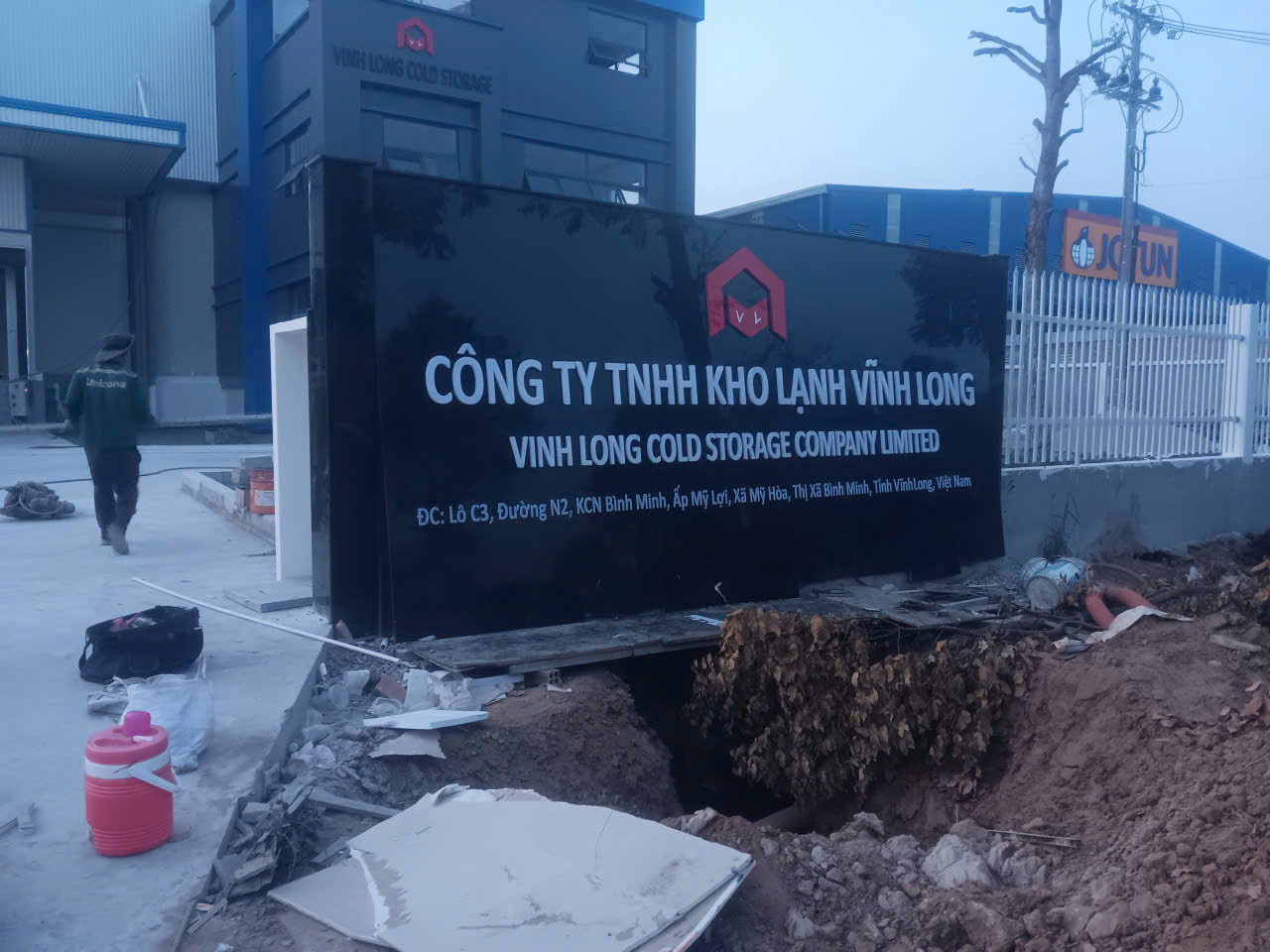 Thi Công Biển Hiệu Mica Chữ Nổi