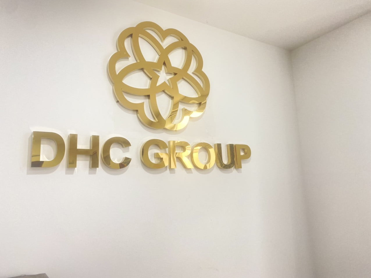 Làm Bảng Hiệu Alu Chữ Nổi Inox Vàng Đẹp