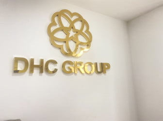 Làm Bảng Hiệu Alu Chữ Nổi Inox Vàng Đẹp