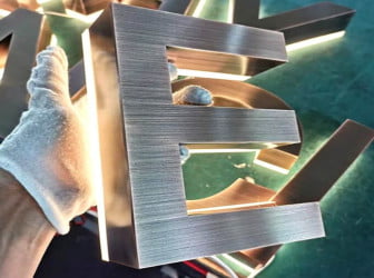 Thi Công Chữ Inox Vàng Xước Đẹp