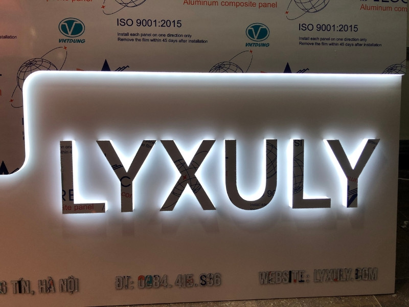 Mẫu Bảng Hiệu Chữ Nổi Hắt Sáng Chân Đẹp Năm 2026