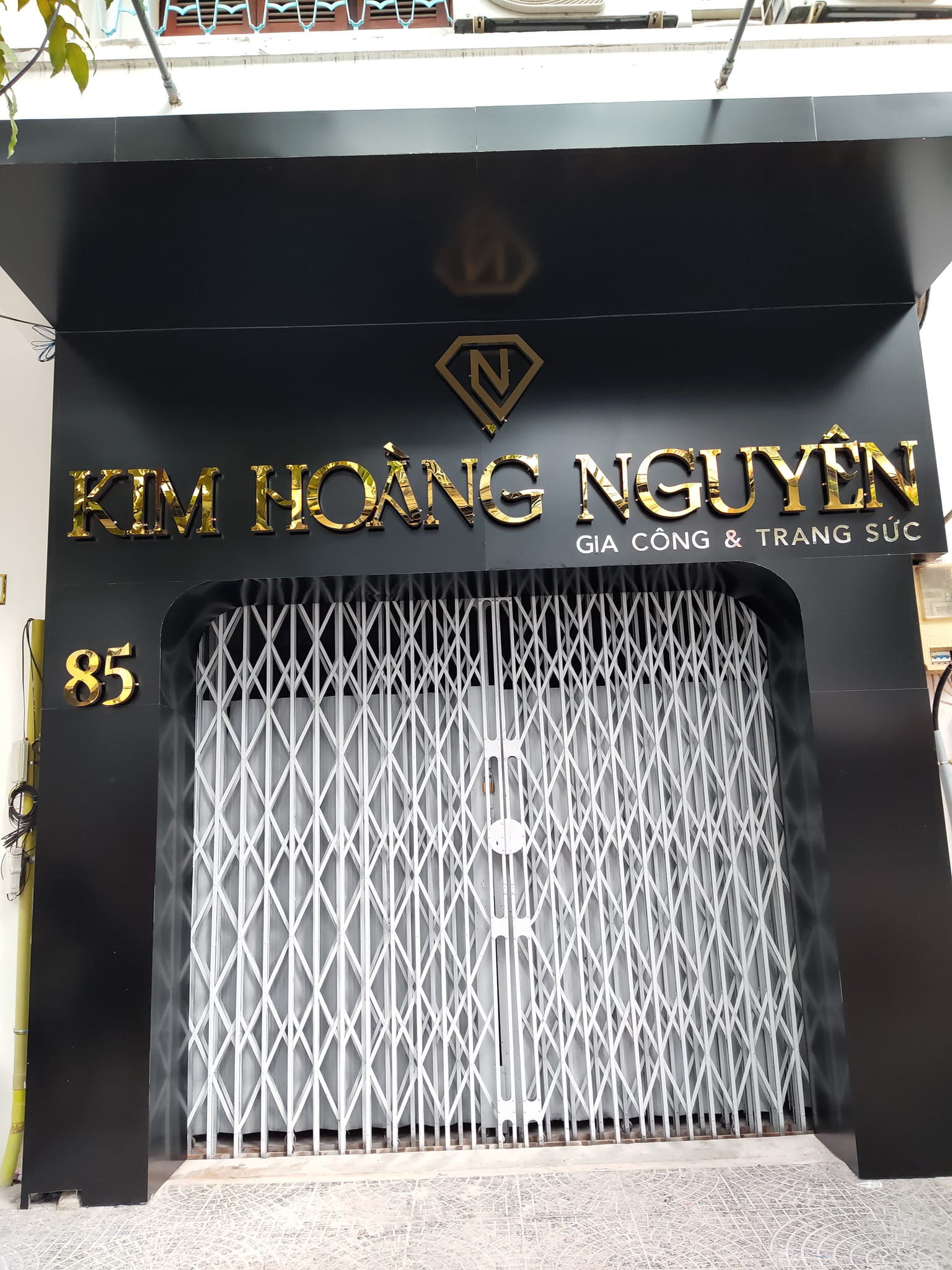 Thiết Kế Bảng Hiệu Alu Chữ Nổi Inox Đẹp, Sang Trọng