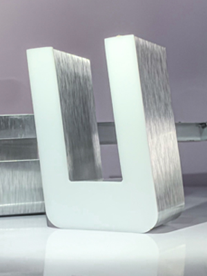 Gia Công Chữ Nổi Mica Chân Nhôm Đẹp, Bền