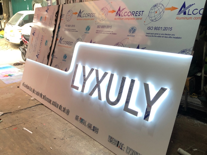 Thiết Kế Bảng Hiệu Chữ Nổi Mica Chân Nhôm Đẹp, Hiện Đại