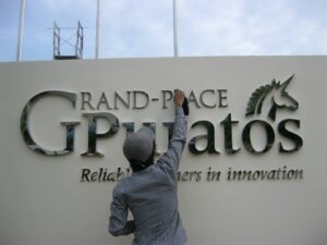 Mẫu Bảng Hiệu Quảng Cáo Chữ Nổi Inox Đẹp Năm 2026