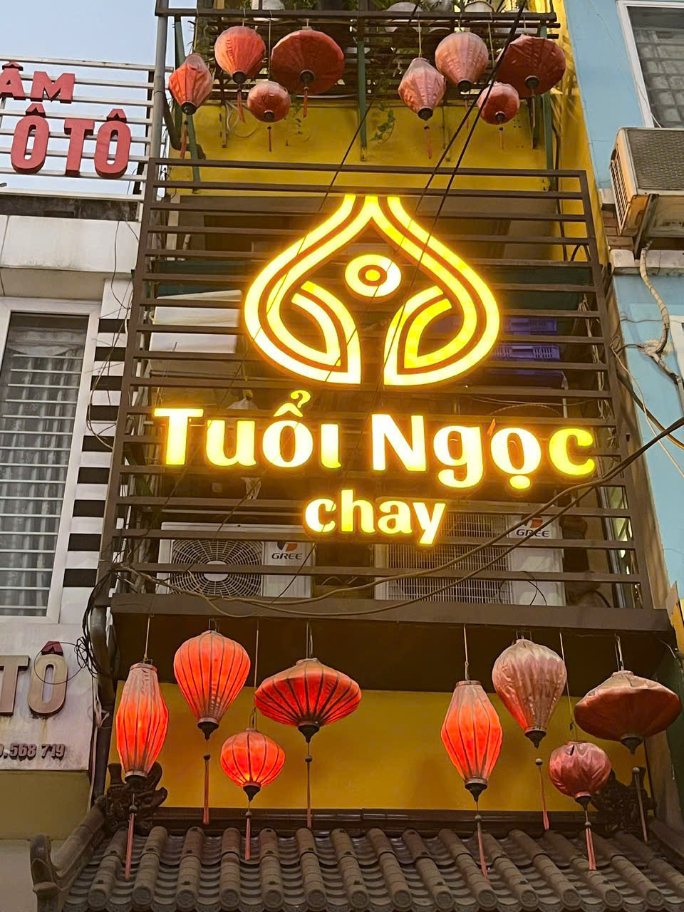 Thiết Kế Biển Hiệu Alu Chữ Nổi Mica