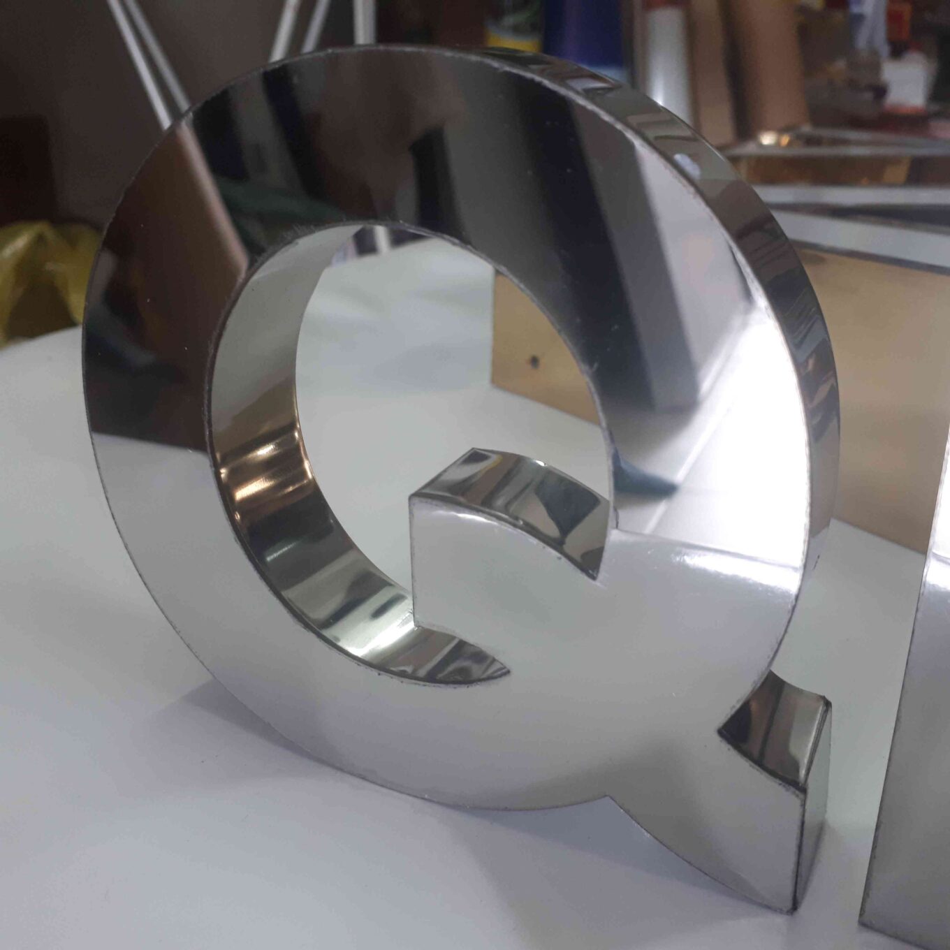 Xu Hướng Thiết Kế Bảng Hiệu Chữ Nổi Inox Đẹp Năm 2026