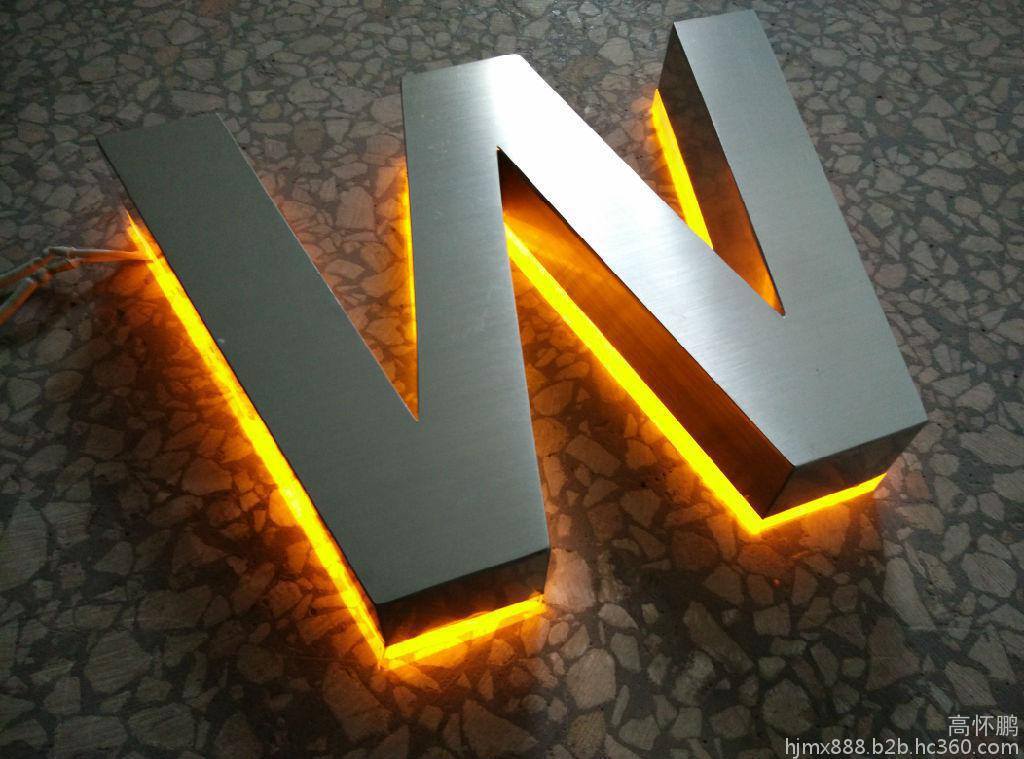 Mẫu Chữ Inox Vàng Hắt Sáng Chân Đẹp