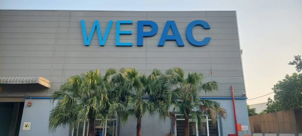 Mẫu Bảng Hiệu Mica Chữ Nổi Đẹp Năm 2026