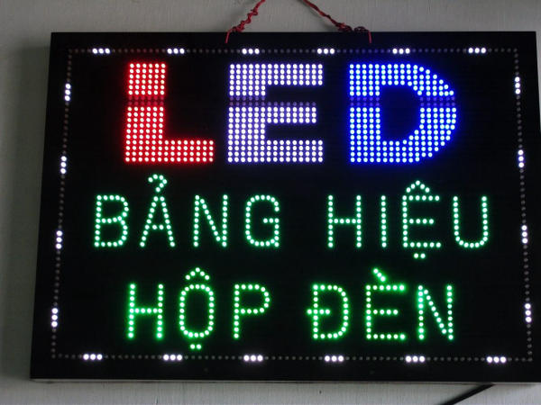 Thi Công Bảng Hiệu LED Vẫy Đẹp