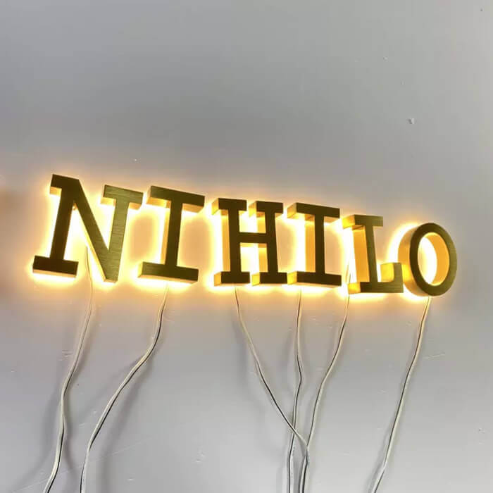 Thi Công Chữ Inox Hắt Sáng Chân Đẹp