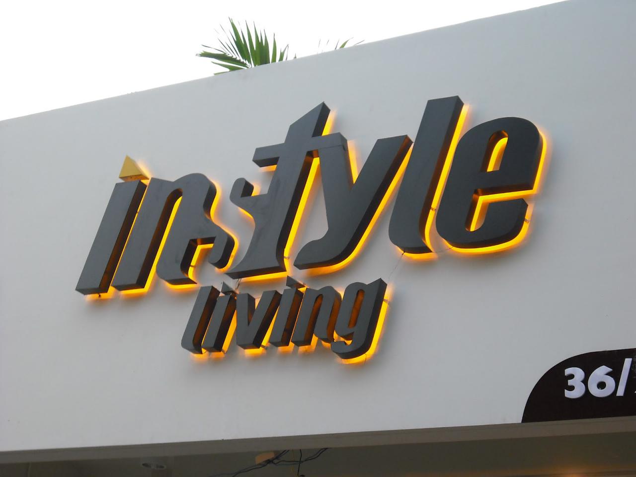 Bảng Hiệu Chữ Nổi Mica Chân Nhôm Đẹp, Bền