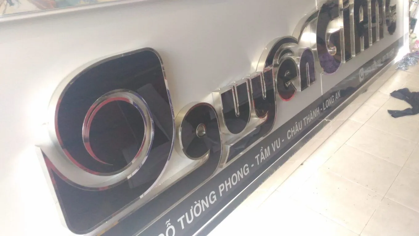 Thi Công Bảng Hiệu Alu Chữ Nổi Inox Đẹp, Bền Năm 2026