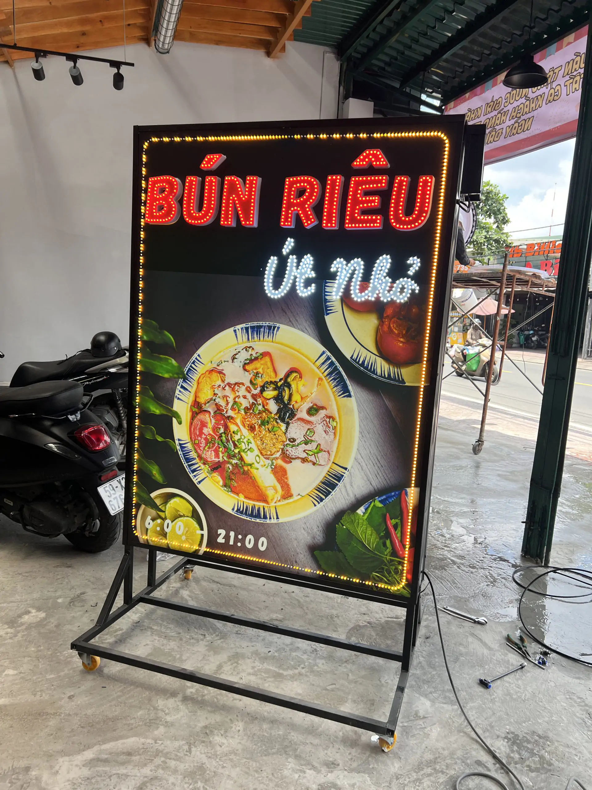 Thiết Kế Bảng Hiệu Hộp Đèn LED Đẹp