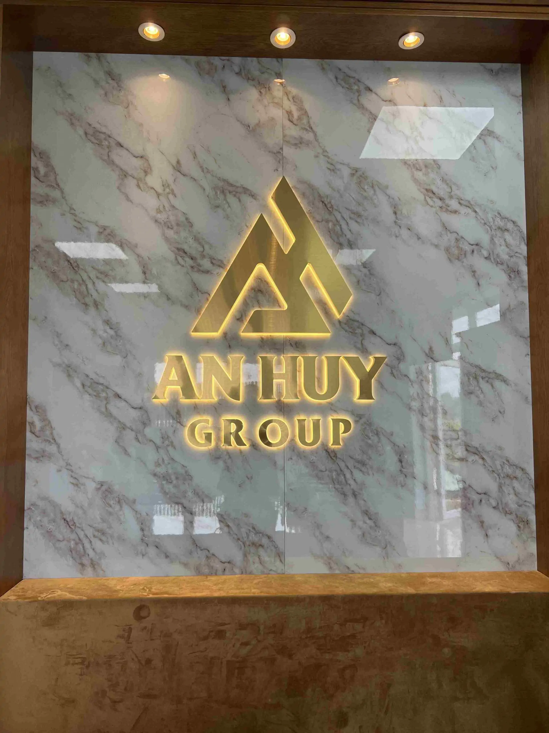 Thi Công Chữ Nổi Inox Vàng