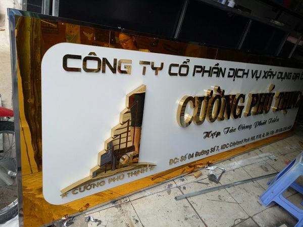 Mẫu Bảng Hiệu Chữ Nổi Inox Vàng Đẹp Năm 2026