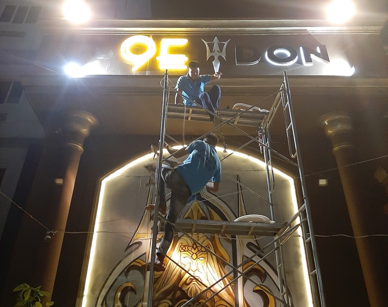 Thi Công Chữ Nổi Mica Đèn LED