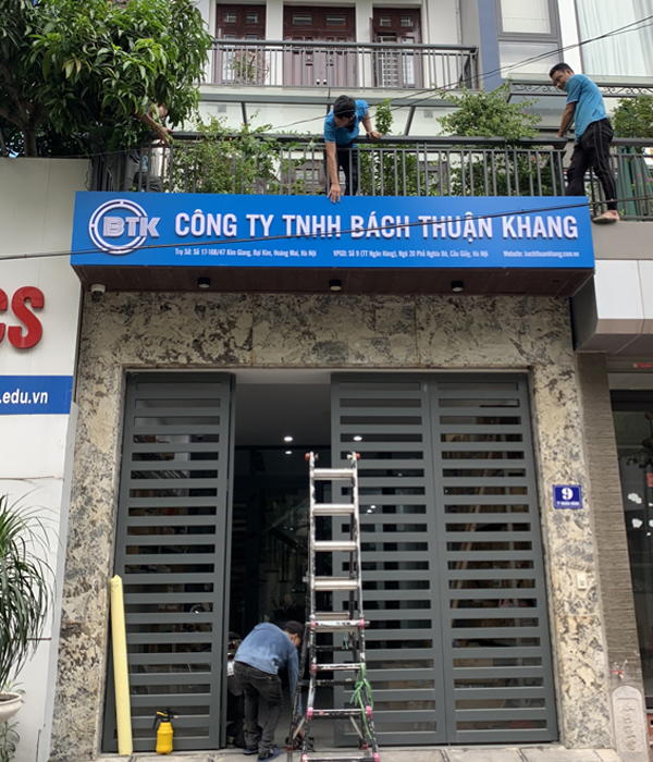 Thiết Kế Bảng Hiệu Chữ Nổi Mica Chân Nhôm Đẹp, Hiện Đại