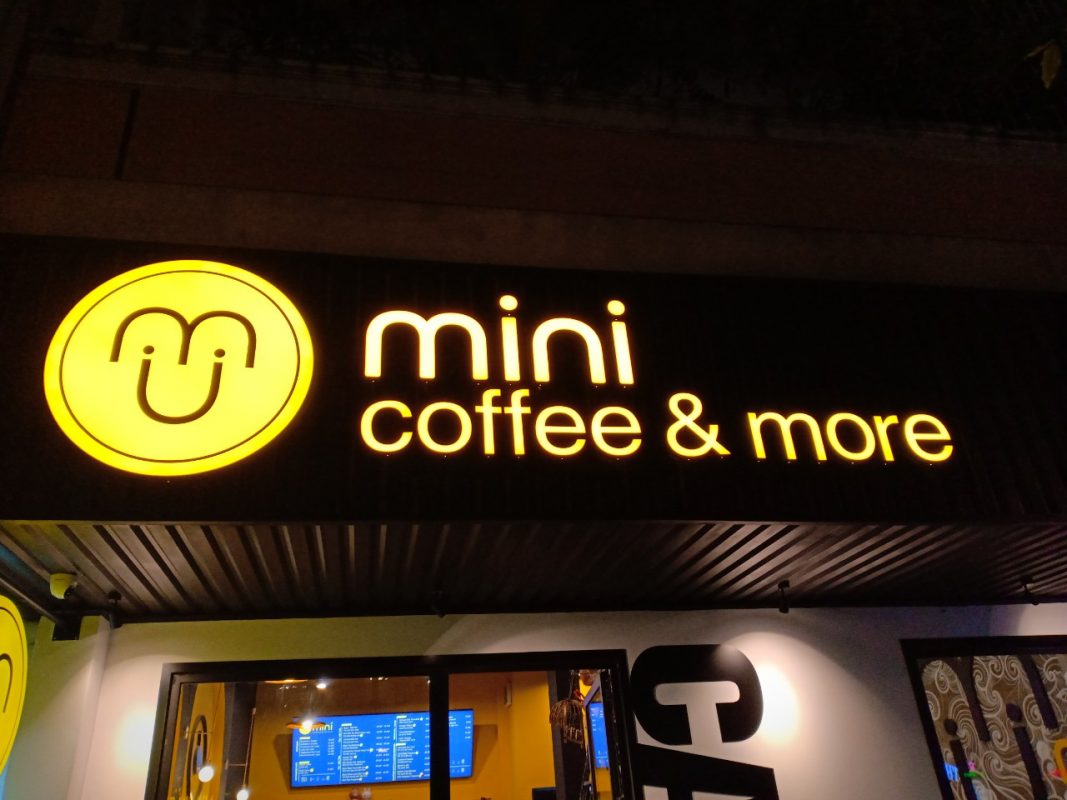 Chữ Nổi Mica Đèn LED