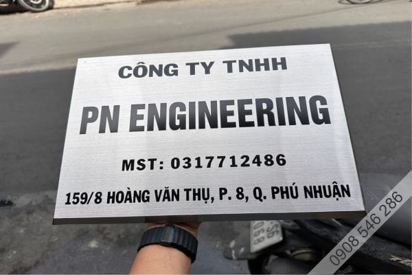 Thi Công Bảng Hiệu Chữ Nổi Inox Trắng Xước Đẹp