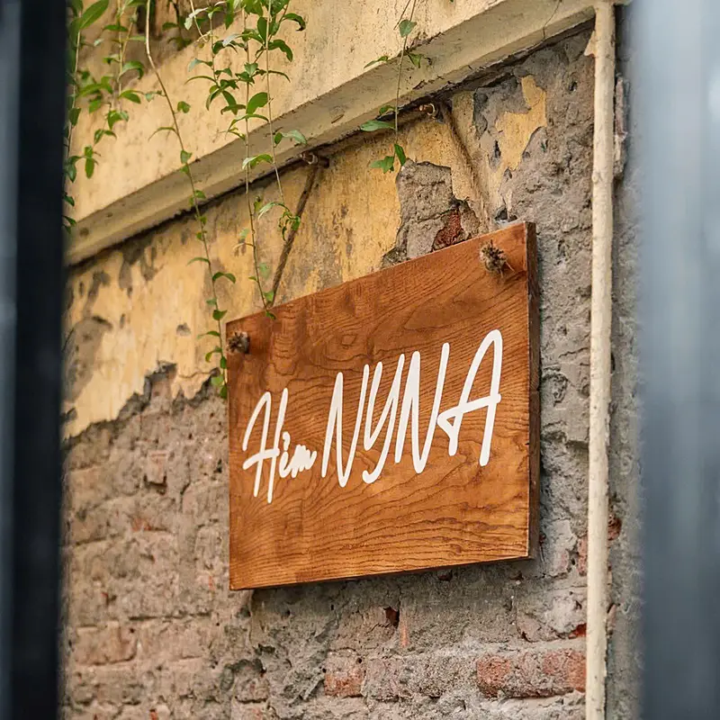 Bảng Hiệu Quảng Cáo Gỗ Đẹp, Mộc Mạc Và Sang Trọng