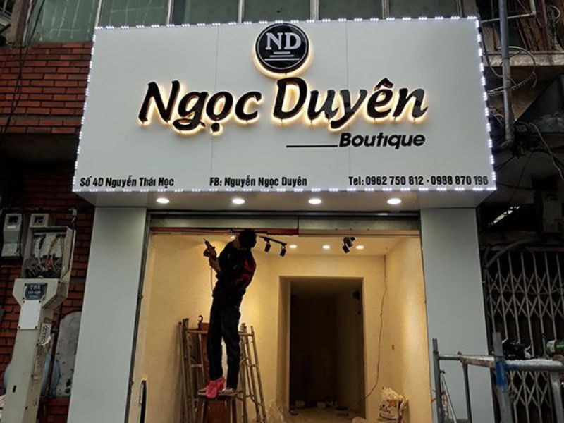 Mẫu Bảng Hiệu Chữ Nổi Mica Chân Nhôm Đẹp Năm 2026