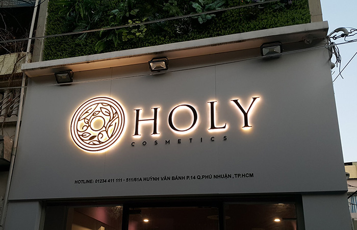 Mẫu Bảng Hiệu Chữ Nổi Mica Chân Nhôm Đẹp, Hiện Đại