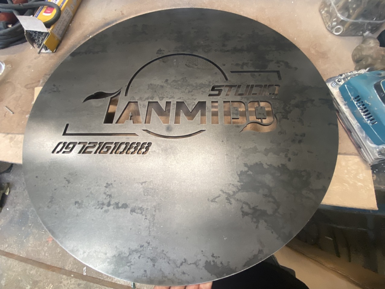 Thiết Kế Bảng Hiệu Chữ Nổi Hắt Sáng Chân Đẹp, Hiện Đại