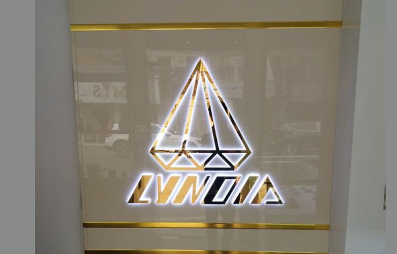 Mẫu Bảng Hiệu Chữ Nổi Hắt Sáng Chân Đẹp, Sang Trọng