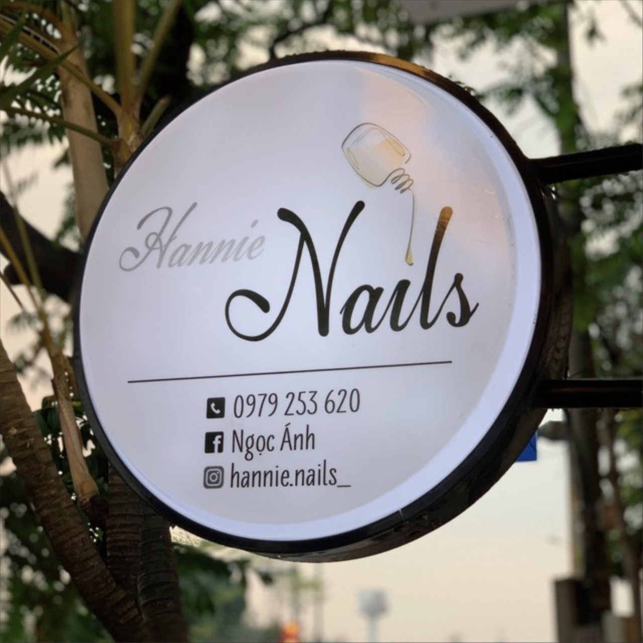 Mẫu Bảng Hiệu Hộp Đèn Hút Nổi Đẹp Năm 2026