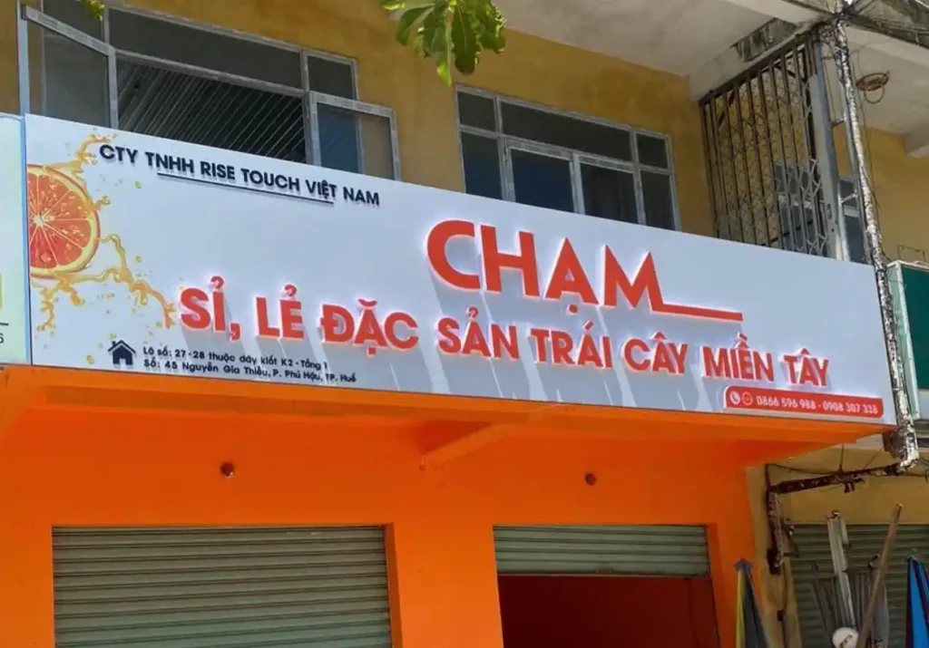 Mẫu Chữ Nổi Mica Hắt Sáng Chân Đẹp Năm 2026