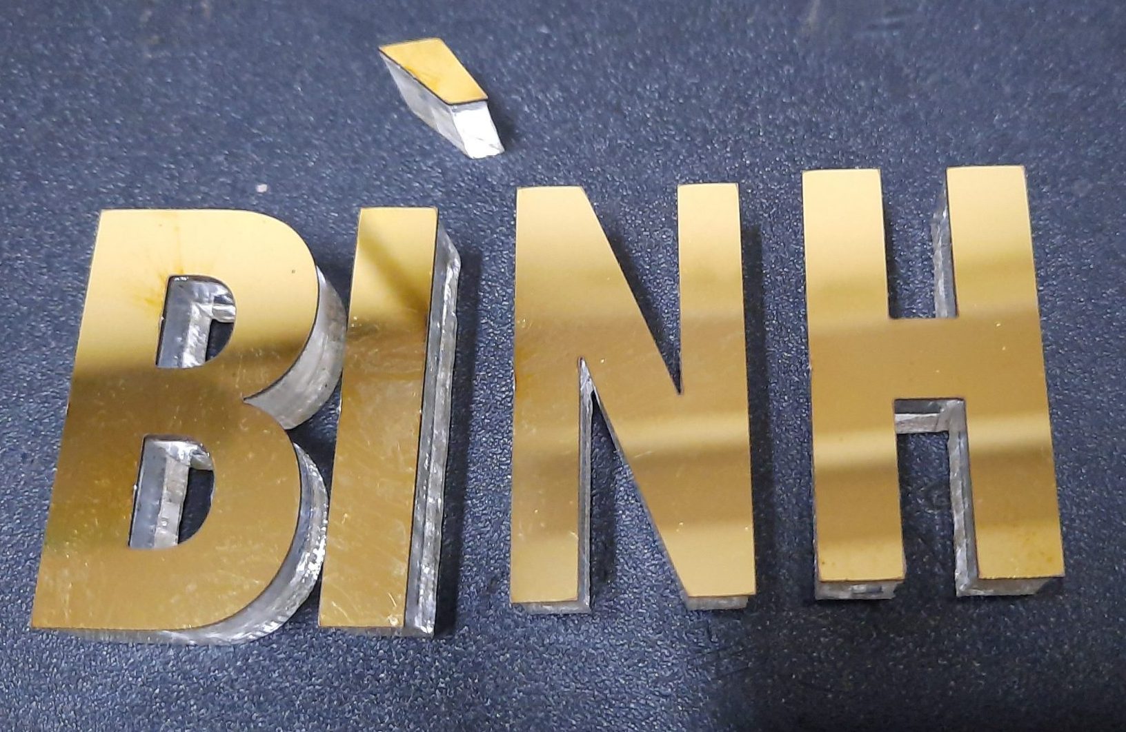 Biển Chữ Nổi Inox Vàng Gương Đẹp