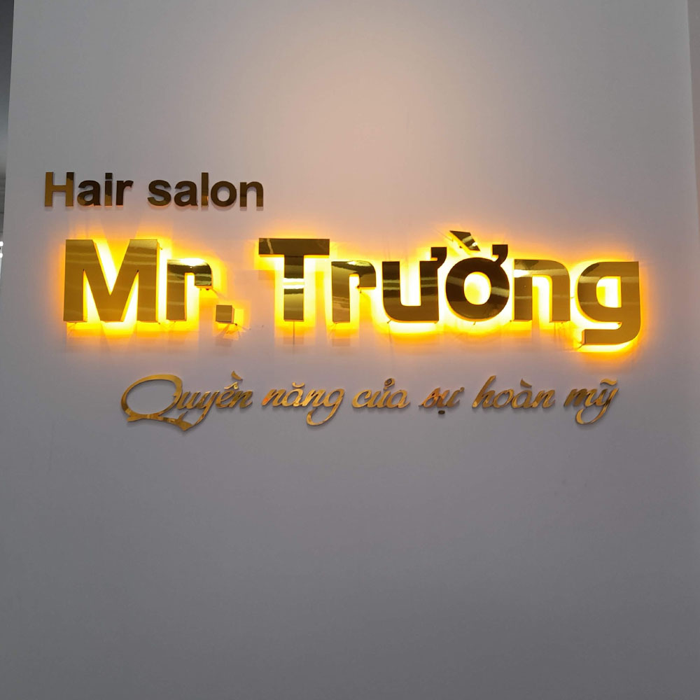 Thiết Kế Chữ Inox Vàng Hắt Sáng Chân Đẹp