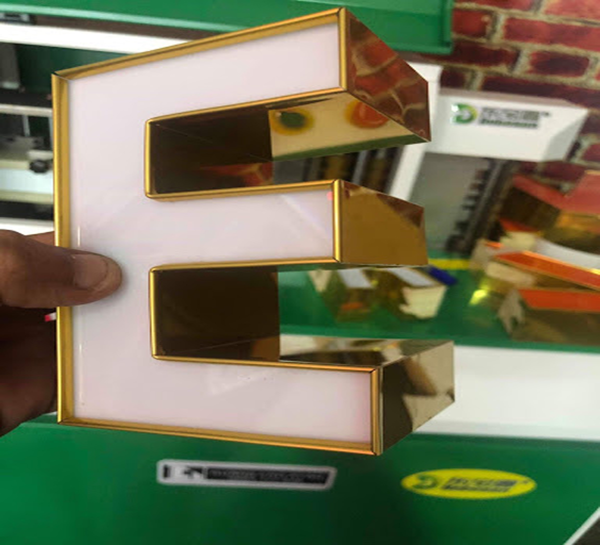 Thiết Kế Bảng Hiệu Chữ Nổi Chân Nhôm Đẹp, Hiện Đại, Chuẩn Thương Hiệu