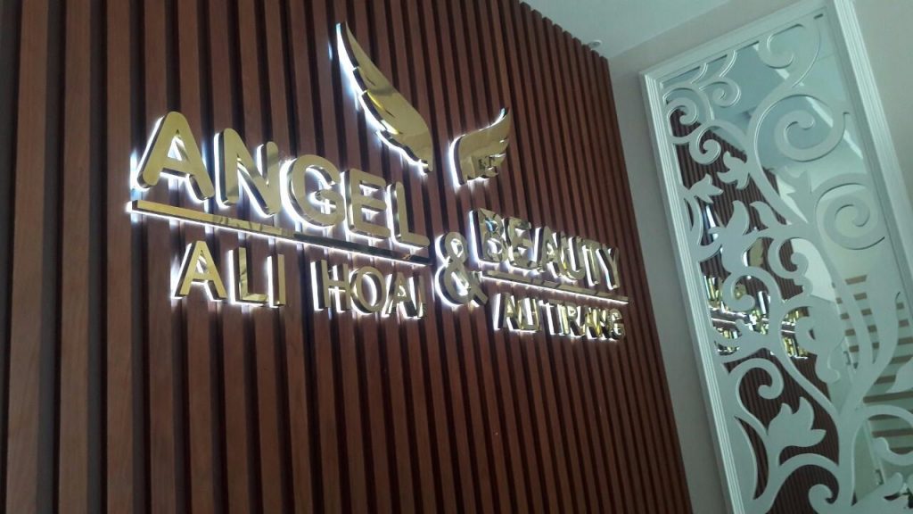 Chữ Inox Vàng Hắt Sáng Chân Đẹp