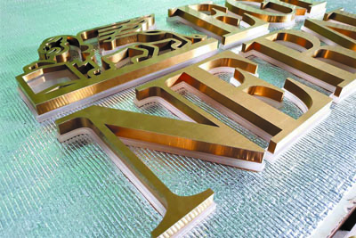 Bảng Hiệu Quảng Cáo Chữ Nổi Inox Vàng Gương Sang Trọng