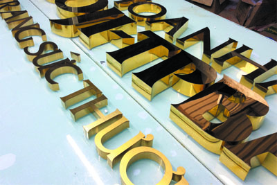 Thi Công Chữ Inox Vàng Xước Đẹp