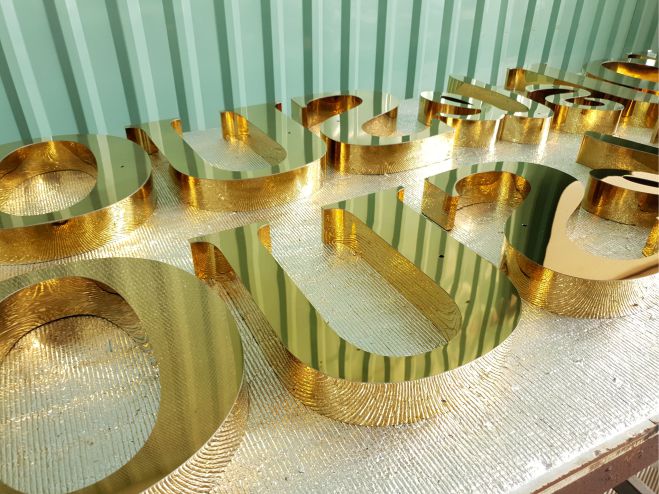 Thi Công Bảng Hiệu Quảng Cáo Chữ Nổi Inox Vàng Đẹp