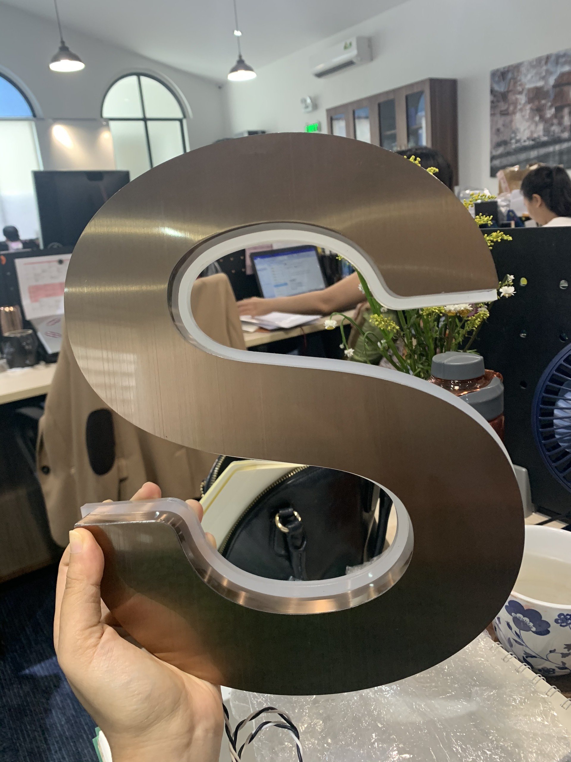 Mẫu Chữ Inox Sáng Chân Đẹp