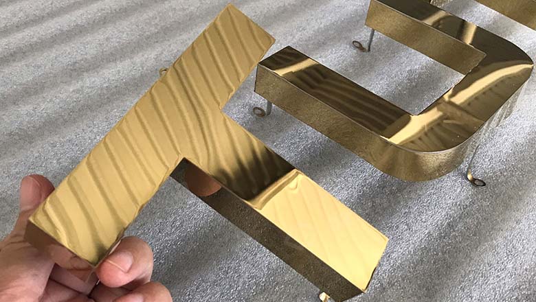 Bảng Hiệu Chữ Nổi Inox Vàng Gương Sang Trọng