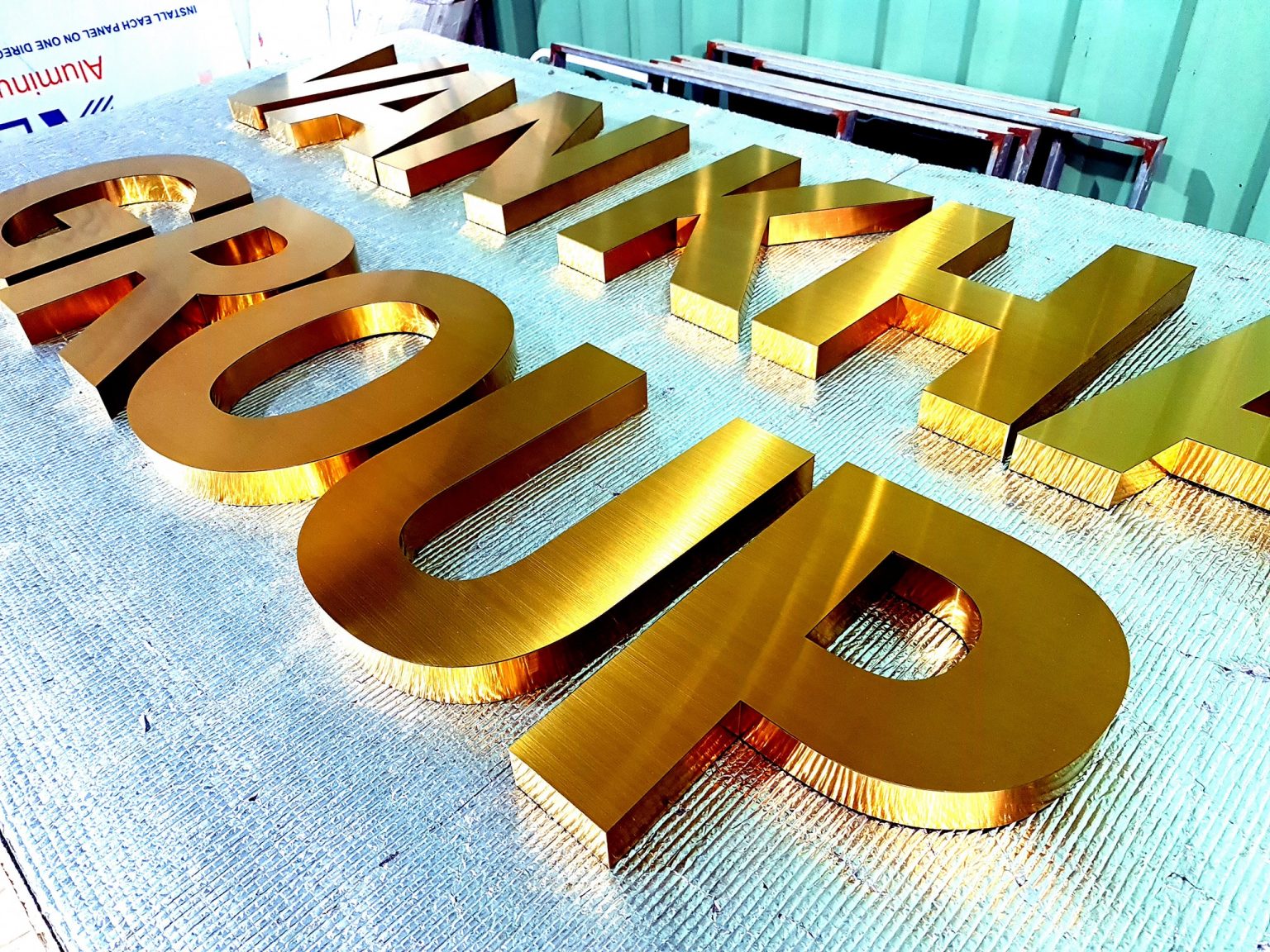 Gia Công Chữ Nổi Inox Vàng TP.HCM Sang Trọng