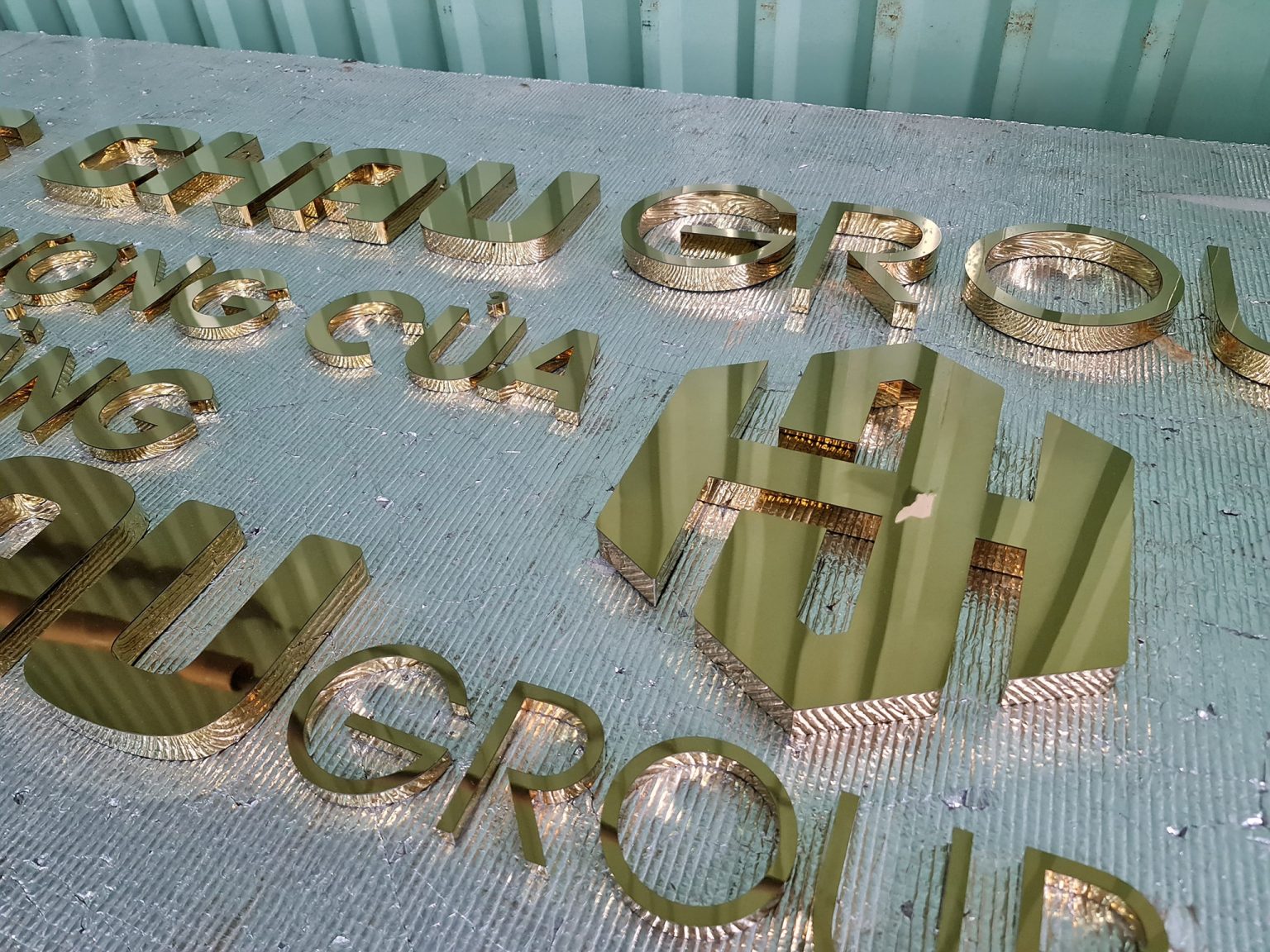 Gia Công Chữ Inox Vàng Sang Trọng, Bền Đẹp