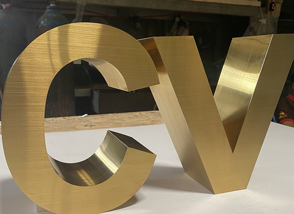 Thiết Kế Bảng Hiệu Chữ Nổi Inox Vàng Sang Trọng, Đẳng Cấp