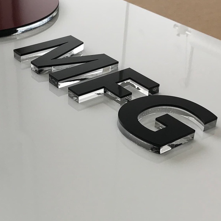 Thiết Kế Bảng Hiệu Chữ Nổi Mica Chân Nhôm Đẹp, Hiện Đại