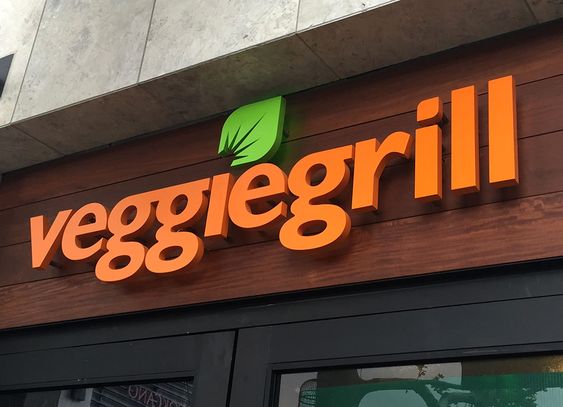 Thi Công Hộp Đèn Mica Chữ Nổi Đẹp