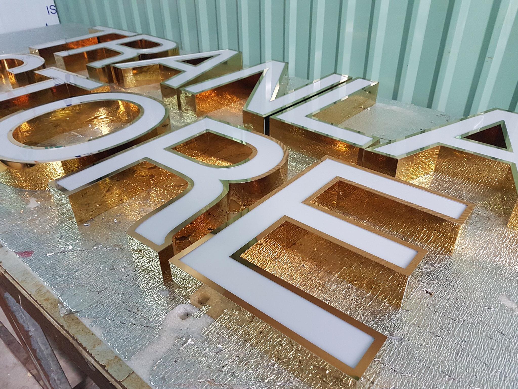 Xu Hướng Thiết Kế Bảng Hiệu Chữ Nổi Inox Đẹp Năm 2026