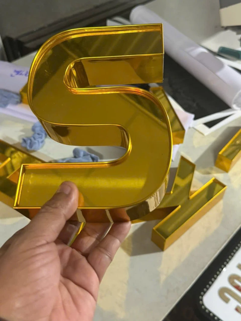 Thi Công Chữ Inox Vàng Gương Đẹp, Cao Cấp, Giá Tốt