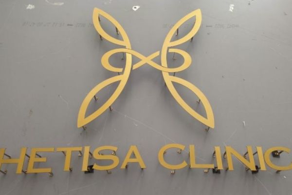 Mẫu Bảng Hiệu Alu Chữ Nổi Inox Đẹp Năm 2026