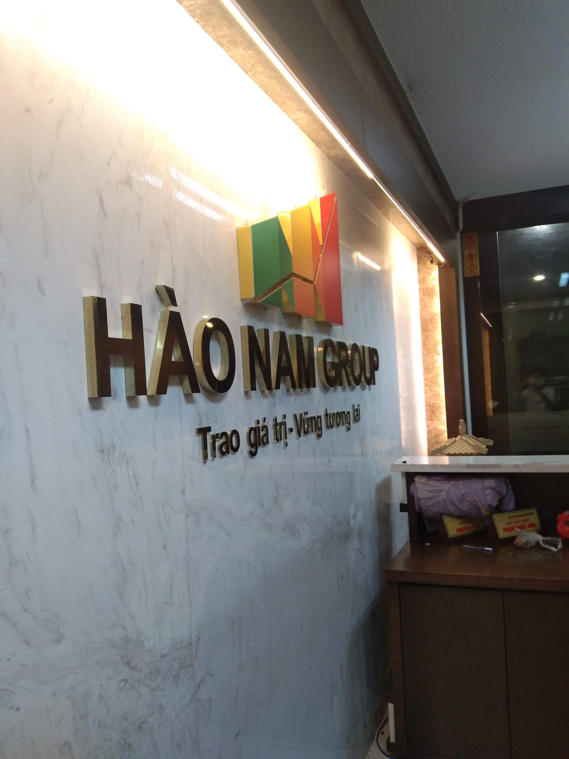 Mẫu Biển Chữ Nổi Inox Vàng Gương Đẹp Năm 2026